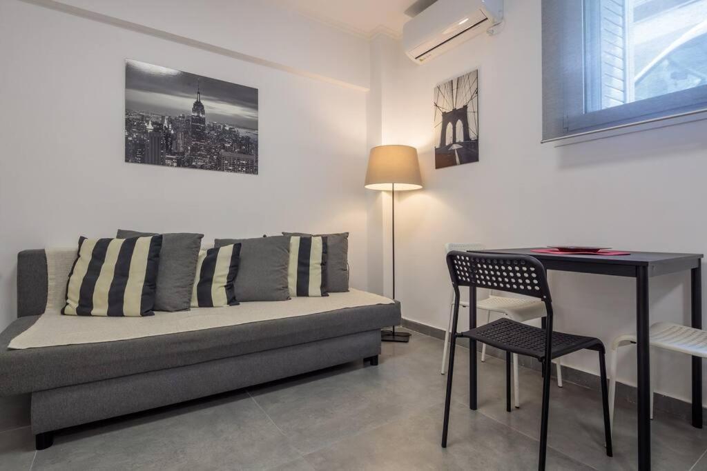 Hilton Area Brand New Comfortable Apartment Atenas Exterior foto