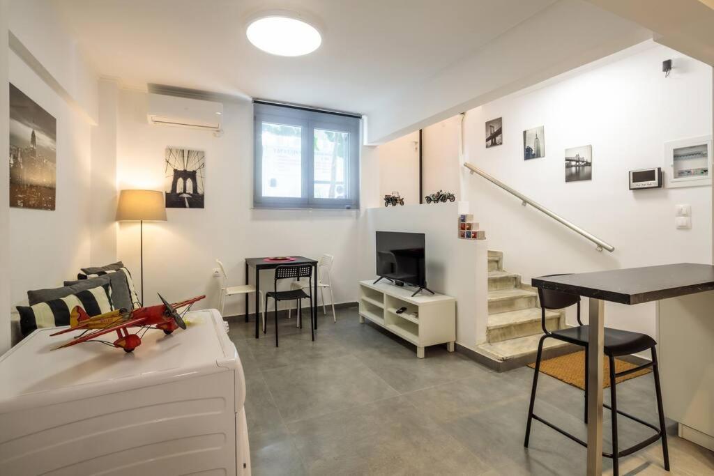 Hilton Area Brand New Comfortable Apartment Atenas Exterior foto